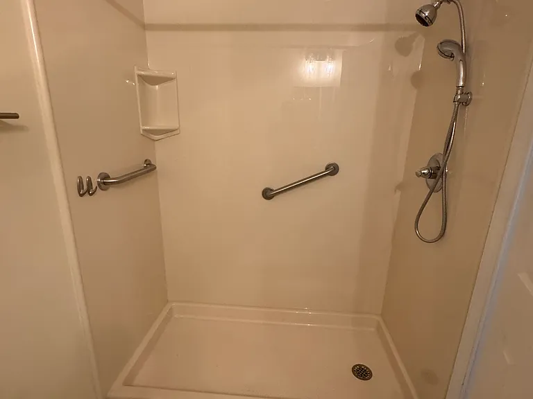 910 James Ct — Photo 1