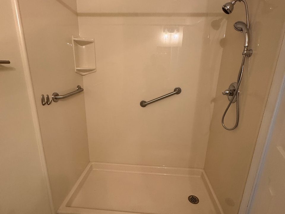 1st image of 910 James Ct