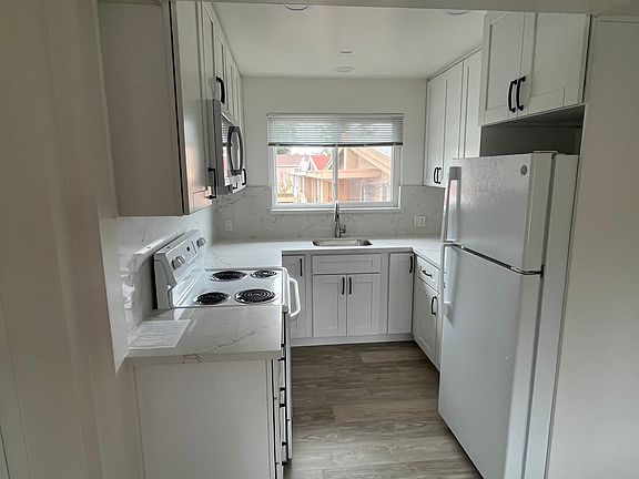 2nd image of 886 Roble Ave APT 3