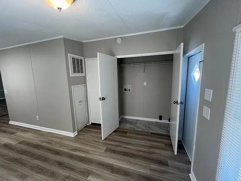6803 Waters Ave — Photo 17