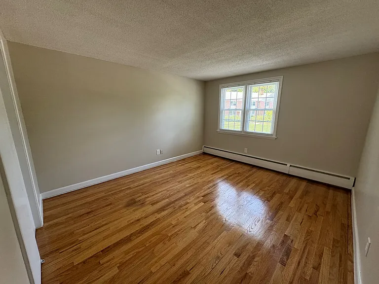 Meadowview Apartments — Photo 38