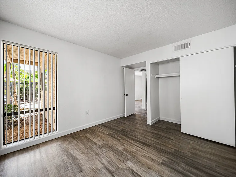 Sunflower Apartments — Photo 19