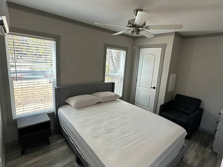 9 La Posada Dr — Photo 6