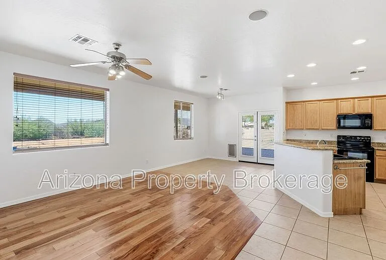 1933 W Tanya Trl — Photo 6