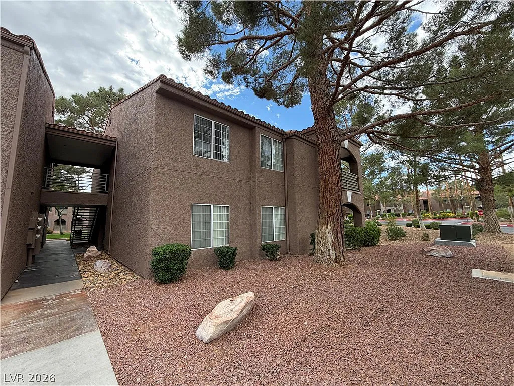 2 bed, 2.0 bath, 1005 sqft, $1,350 — Photo 2