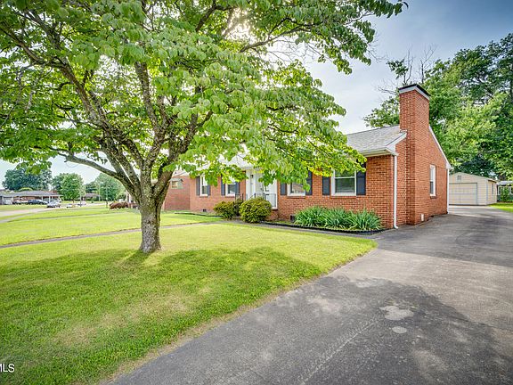 3rd image of 2221 Swannanoa Ave