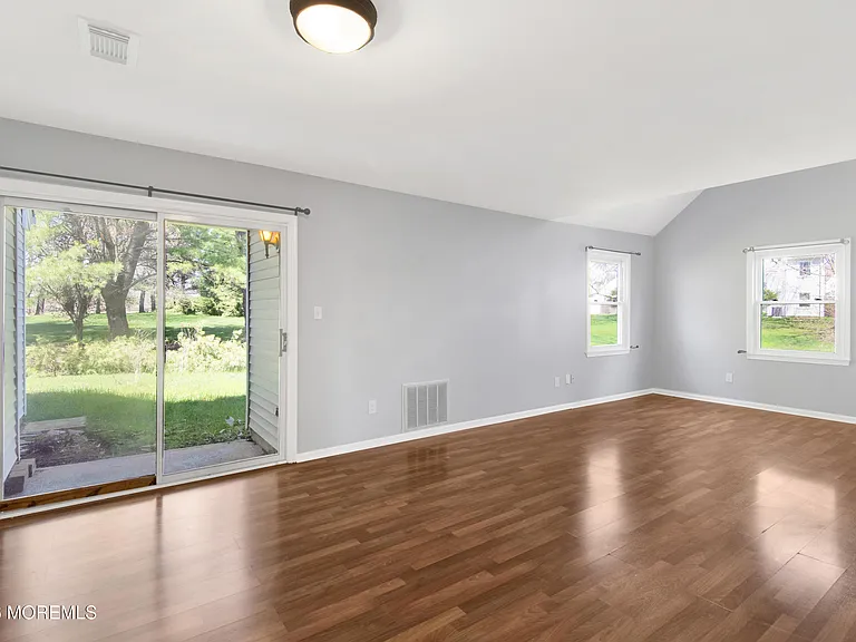 6 Stowe Ct — Photo 8