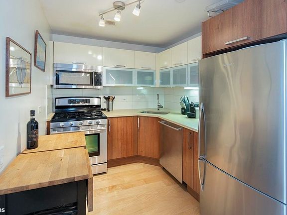 5th image of 343 4th Ave APT 3I