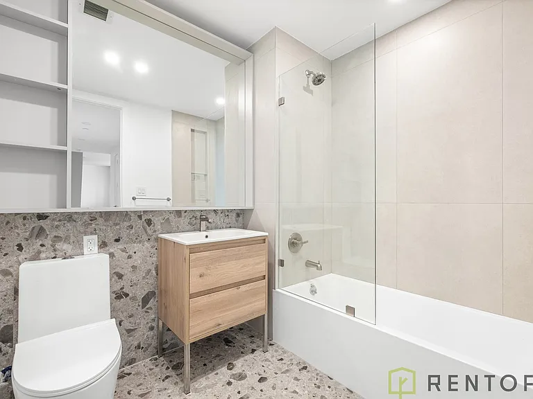 210 Greenpoint Ave #4I — Photo 7