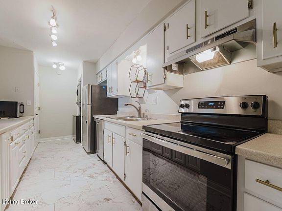 5th image of 4701 Salisbury Sq APT 104