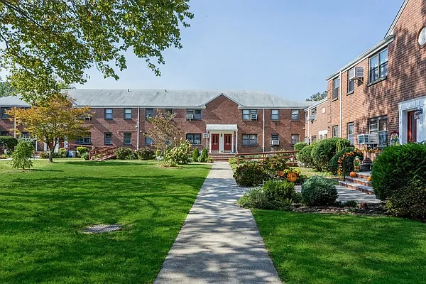 Sold by Douglas Elliman | media 18