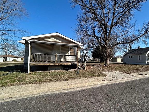 2nd image of 121 W Maple St