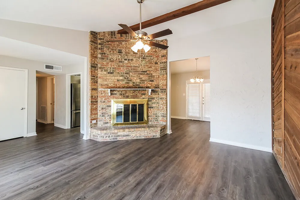3 bed, 2.0 bath, 1512 sqft, $1,985 — Photo 4