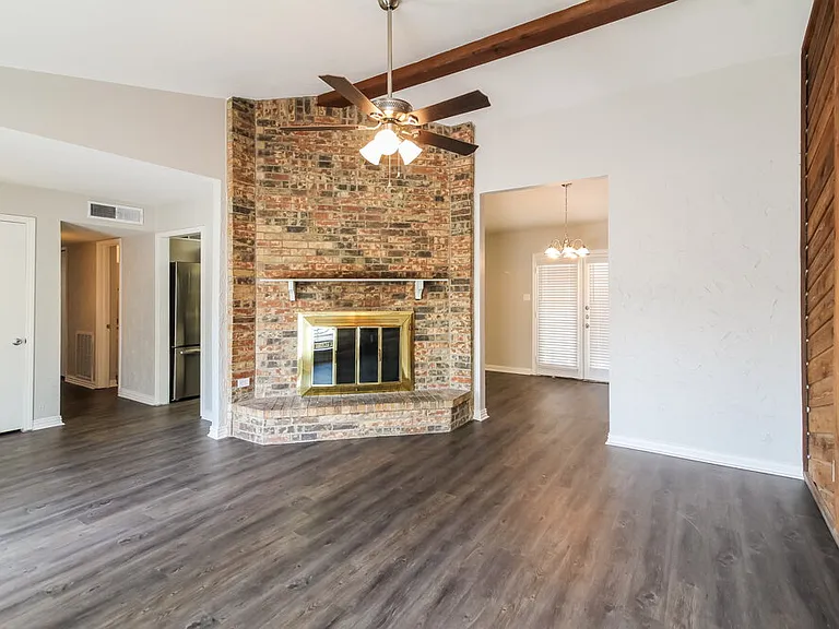 454 Kenya St — Photo 4