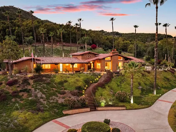 1951 Cloverdale Rd, Escondido, CA 92027