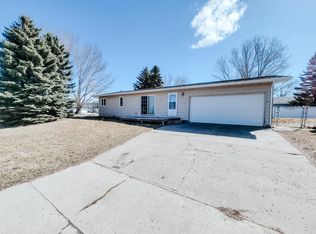 1310 25th Pl NW, Minot, ND 58703