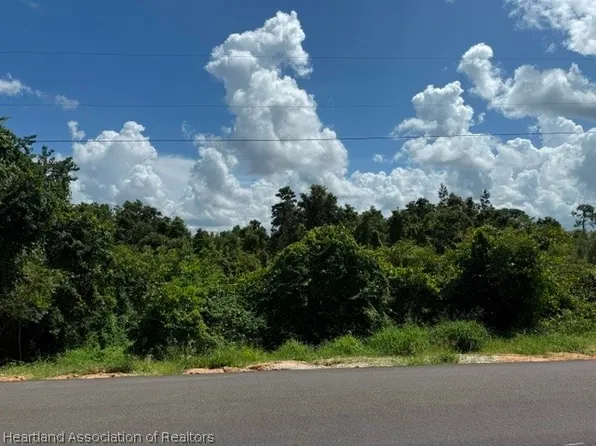 749 Highlands Lake Dr, Lake Placid, FL 33852