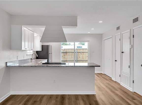 3rd image of 150 Orchard Rd APT D