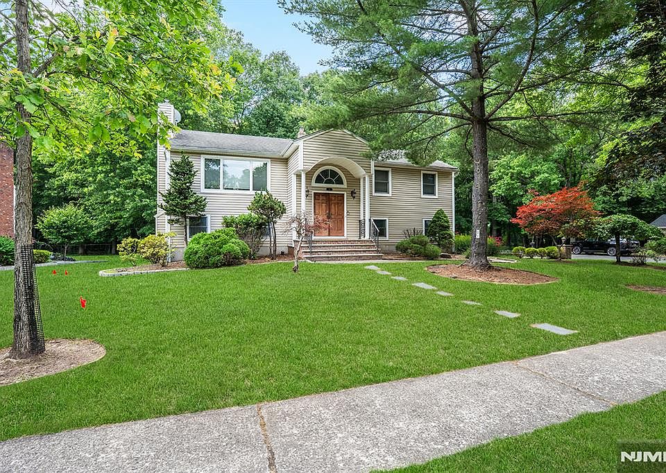 1st image of 21 Kennedy Cir