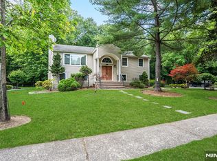 21 Kennedy Cir, Closter, NJ 07624