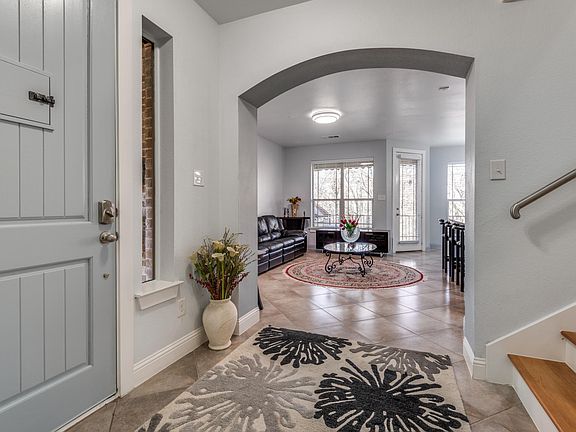 4th image of 1627 Brook Grove Dr