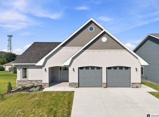 1057 N 12t St, Seward, NE 68434