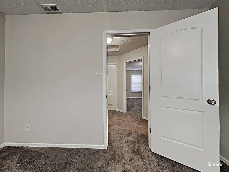 1933 Southernwood Ln — Photo 22