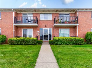 32075 Beaconsfield St APT 27, Roseville, MI 48066
