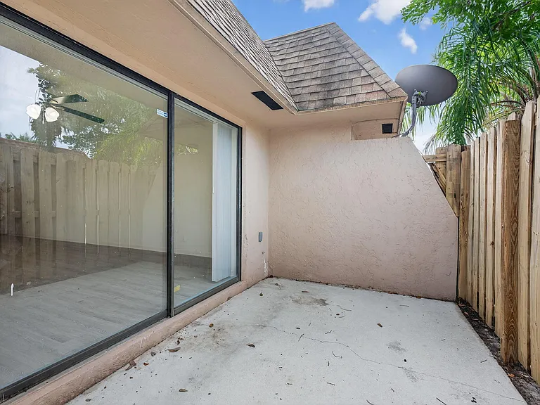 4983 NW 95th Ave — Photo 10