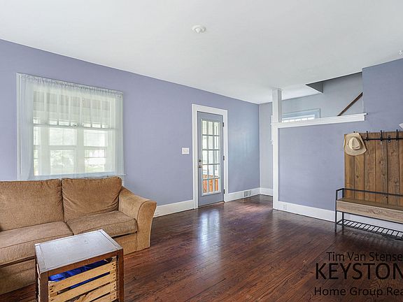 3rd image of 3280 Riverview Ave NE