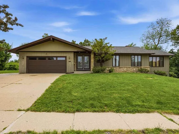 2928 Alleghany Dr NE, Cedar Rapids, IA 52402
