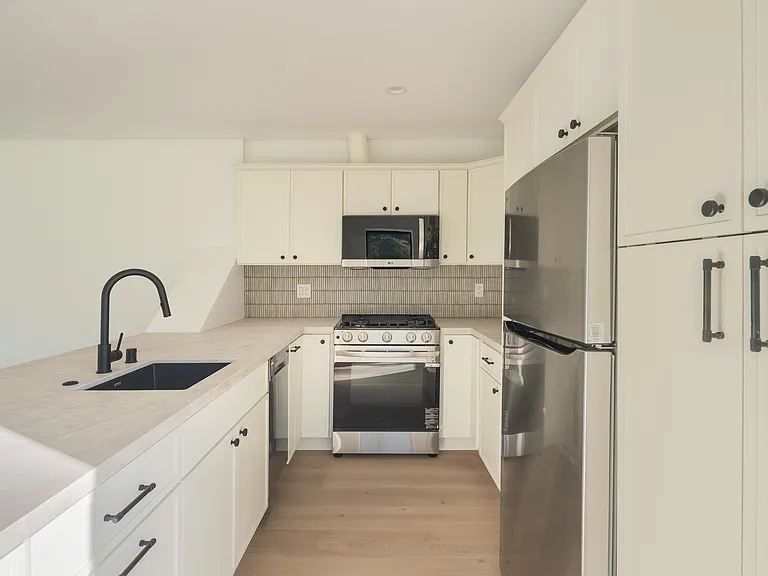 1931 Sunset Plaza Dr #1/2 — Photo 2