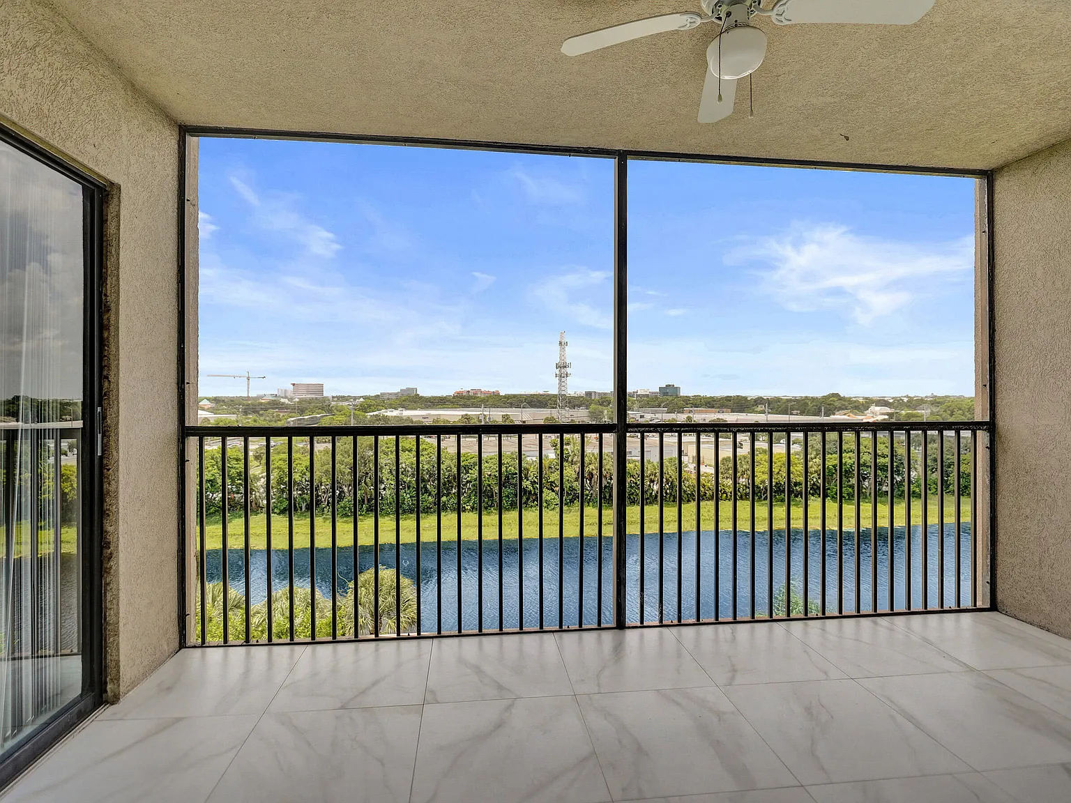 2 bed, 2.0 bath, 1399 sqft, $2,200 — Photo 2