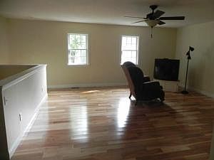 5th image of 224 E College St