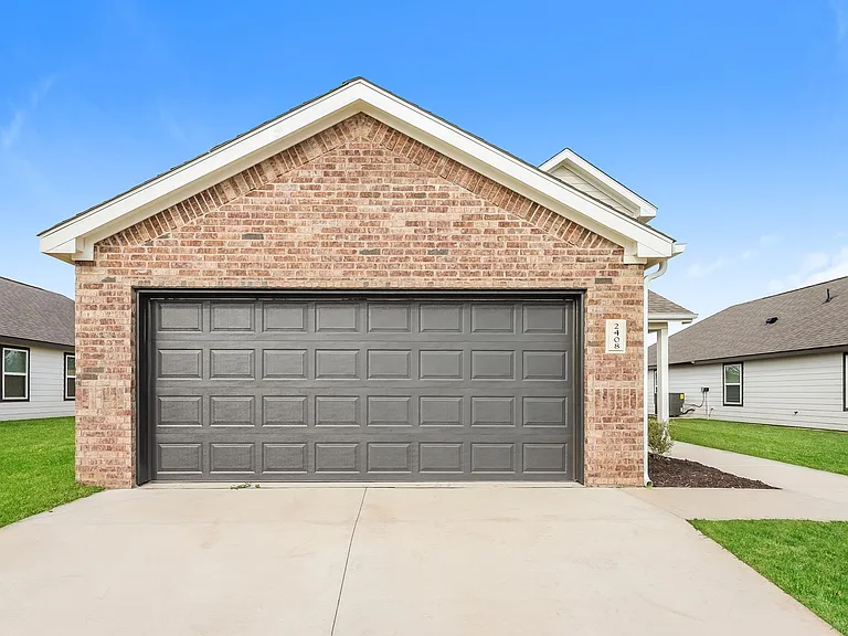 2408 Rosewood Ln — Photo 1
