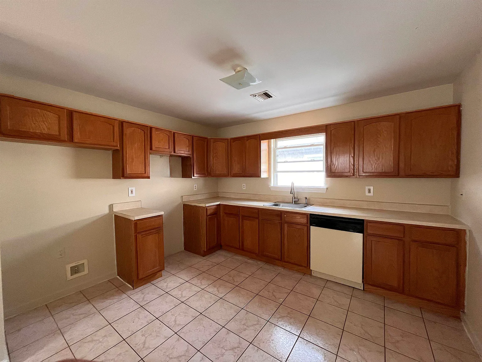 3 bed, 2.0 bath, $2,750 — Photo 2