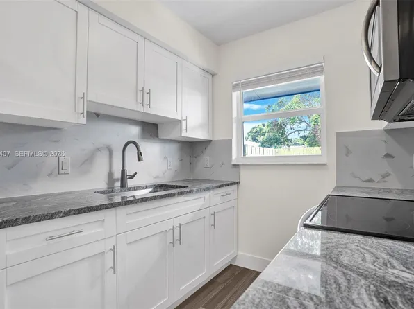 929 S North St, Lake Worth, FL