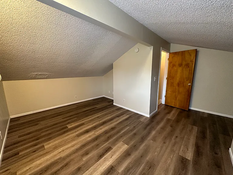 227 N Dicks St — Photo 22