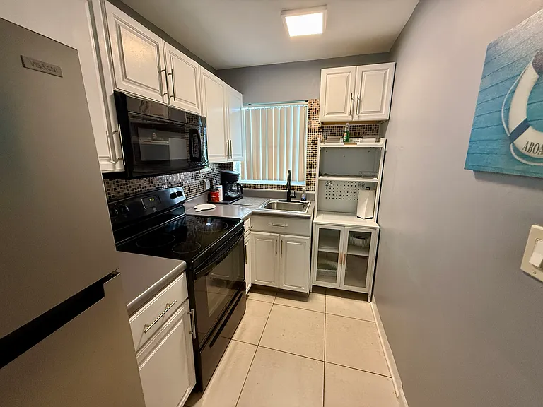 240 Johnson Ave #14 — Photo 2