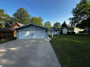 1466 Lake James Dr, Prudenville, MI 48651