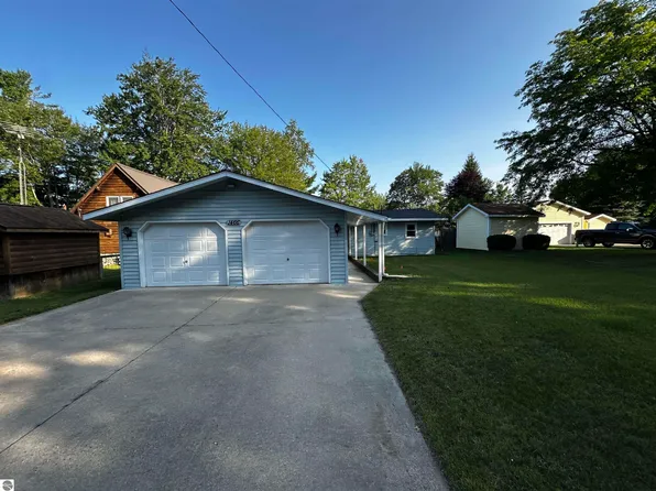 1466 Lake James Dr, Prudenville, MI 48651