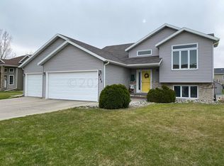 4143 52nd St S, Fargo, ND