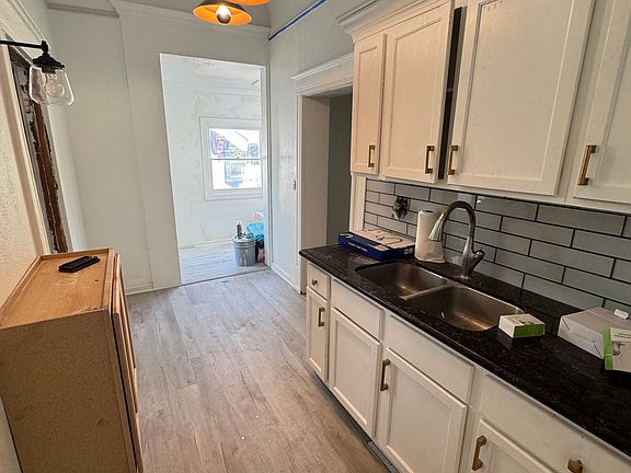 4th image of 123 W Park St APT B