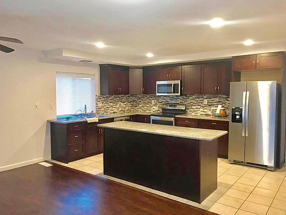 3rd image of 901 Wainfleet Ct