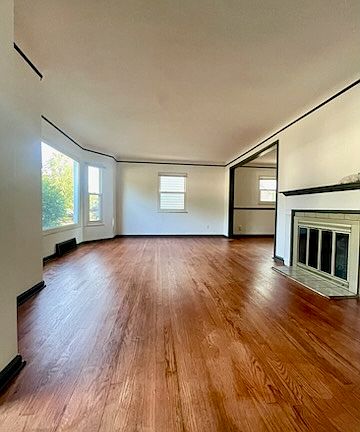 5th image of 258 E 272nd St