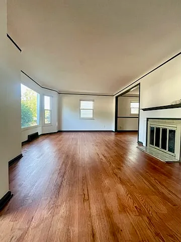 258 E 272nd St — Photo 5