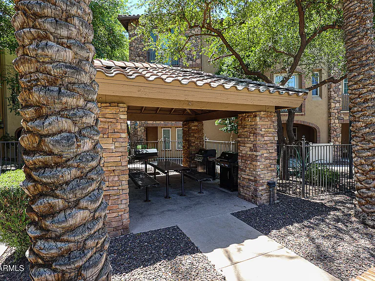 2434 E Roma Ave — Photo 39