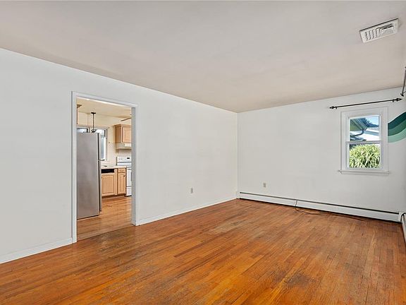 5th image of 307 Hillcrest Ave