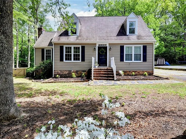 2525 Lauderdale Dr — Photo 1