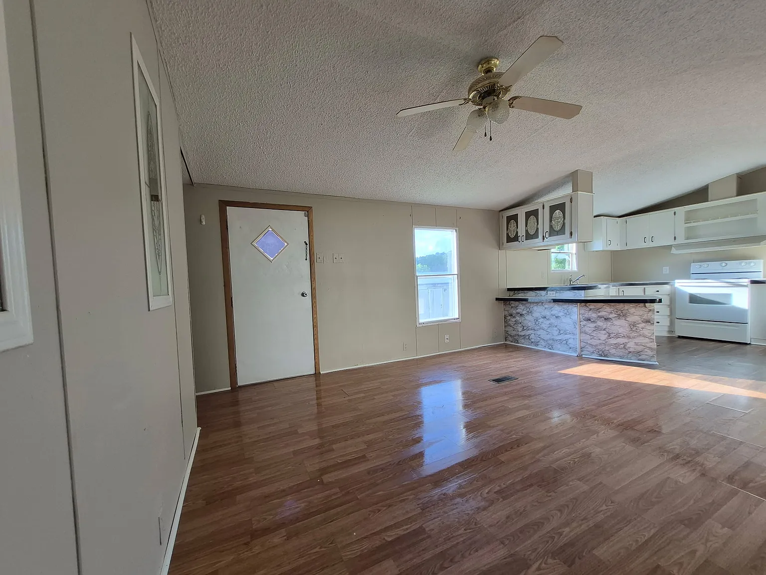3 bed, $895 — Photo 3